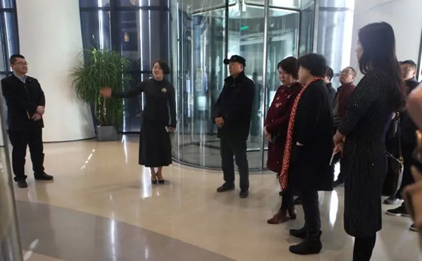 安防企業(yè)家一行參觀OBE